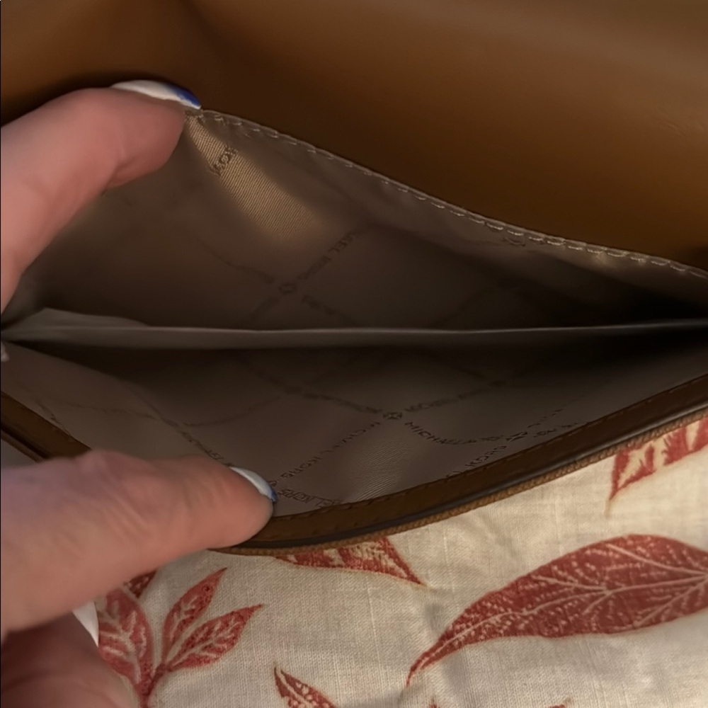 3 Michael Kors Brown and Cream bags - Picture 5 of 15